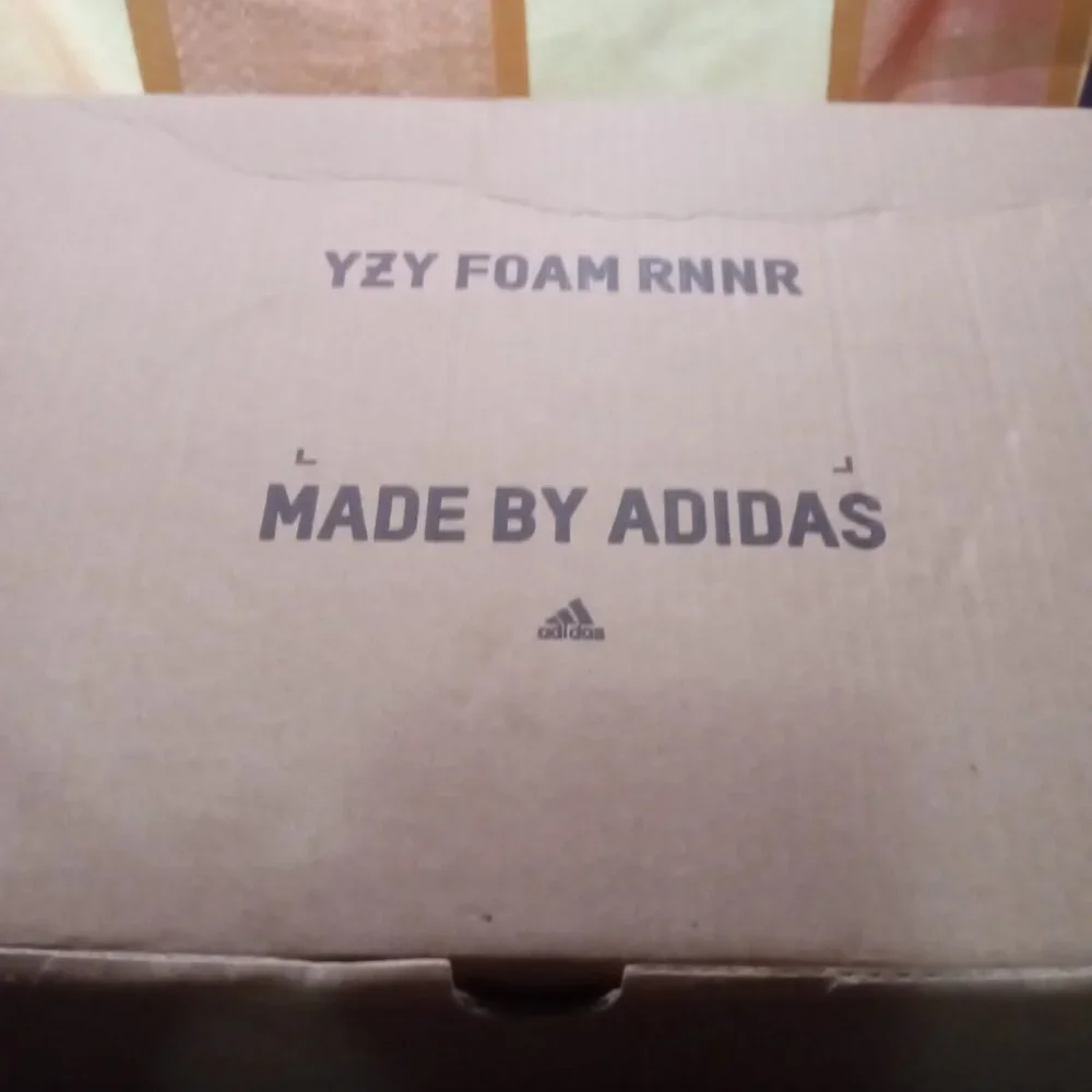 Adidas YZY FOAM RNNR size 7 - Picture 3 of 3